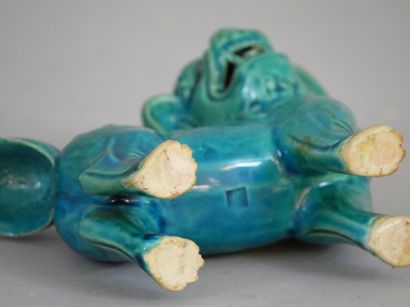 null Turquoise ceramic dog. China, 20th century. Height: 14 cm (tail glued back and...