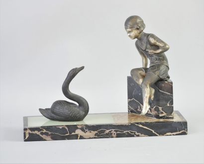 null Art Deco period

The girl with the swan

Regula group resting on a portor and...