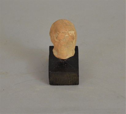 null Hellenistic period. Terra cotta Kore head. 6th century BC. H :

5 cm; with base:...