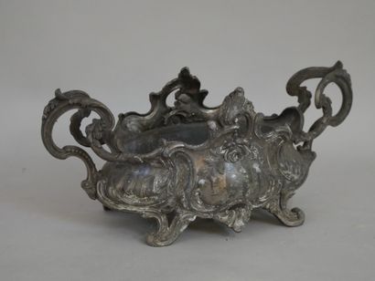 null Small pewter centerpiece with rocaille decoration and its interior. Length :...