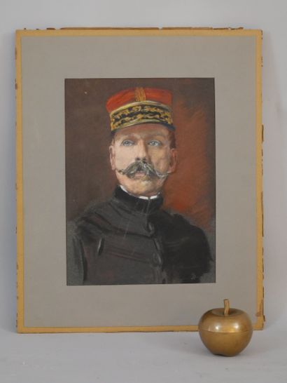 null Ecole Moderne. Portrait du Général Augustin Dubail, pastel signé d'un monogramme...