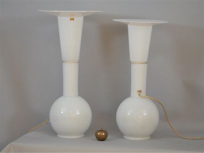 null 
Pair of lamps in opaline glass and plexis. Swedish work around 1970. Carries...