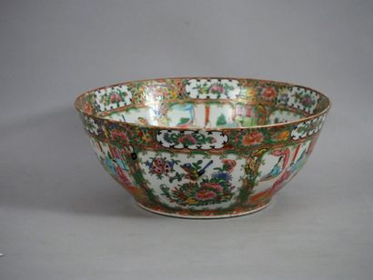 null CHINA, circa 1900, Canton.

Punch bowl decorated with court scenes.

Guangcai...