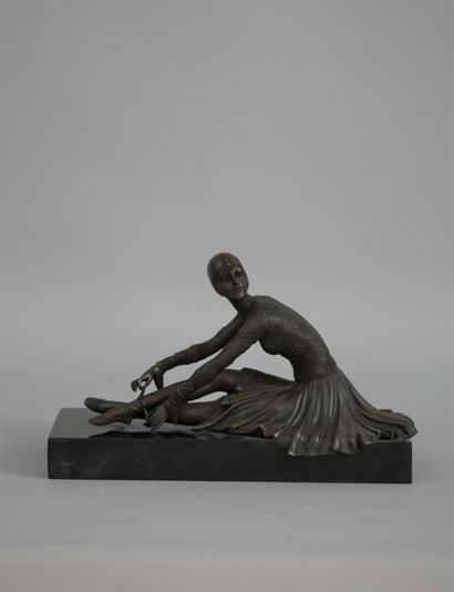 null Demetre CHIPARUS (1886 – 1947)

Tanara, danseuse 

Bronze à patine médaille...