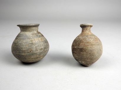 Set of two vases 
Grey terracotta 6 and 6.5...