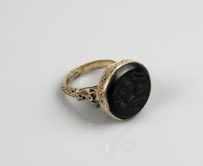 null Important ring with an animal intaglio

Silver low title Finger size 59