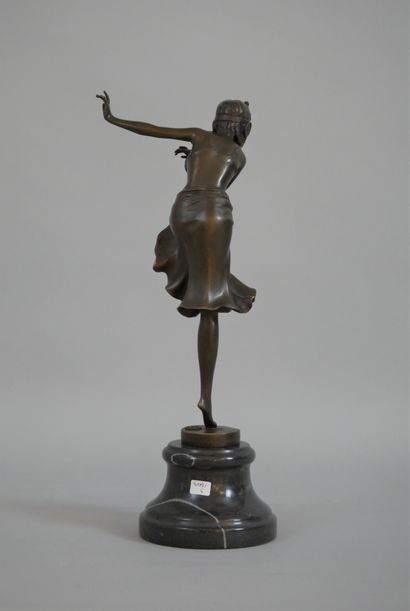 null Demetre CHIPARUS (1886 – 1947)

Figure de danseuse 

Bronze à patine médaille...