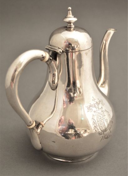 null Cardeilhac. Charming silver coffee pot with a plain body decorated on both sides...