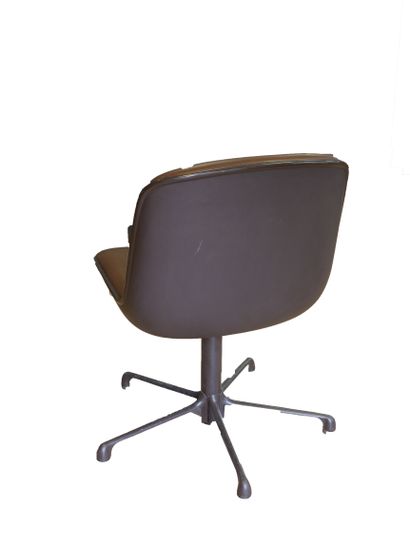 null C. POLLOCK, after. Re-edition of the Executive Chair model, composed of a black...