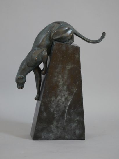 null MILO (born 1955) 

Panther

Bronze with green patina signed Milo on the thigh...