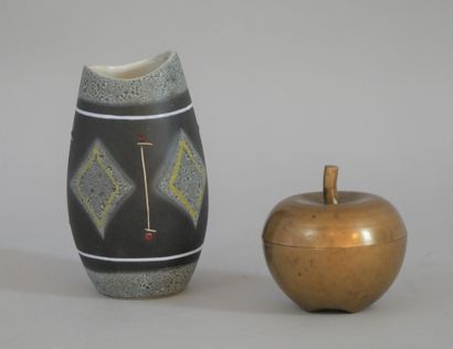 null MARZI et REHI. XXème siècle. Petit vase pansu en céramique à couverte polychrome...