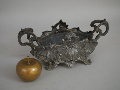 null Small pewter centerpiece with rocaille decoration and its interior. Length :...