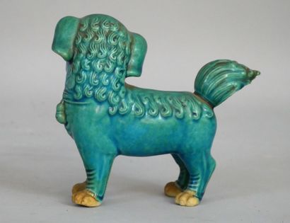 null Chien de fô en céramique turquoise. Chine, XXème siècle. Haut : 14 cm.( queue...