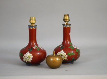 null A pair of cloisonné enamel vases decorated with flowers and birds. China, early...