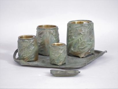 null Green patina pewter brush set decorated with foliage flowers, consisting of...