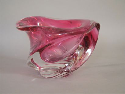 null Pink crystal bowl with hemmed edges. Signed Val Saint Lambert on the back. H...