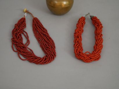 null Necklace with twisted rows of coral beads, bone clasp. Length: 40 cm approximately....
