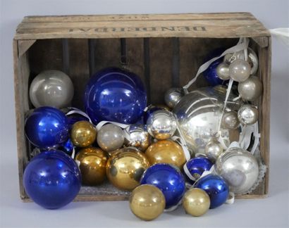 null Lots of about thirty old silver, blue and golden glass Christmas ornaments....