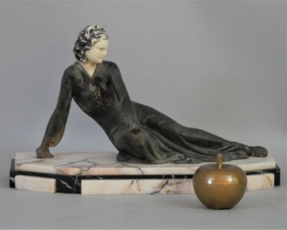 null MENNEVILLE. Reclining woman. Black and silver patina regula and head in resin

imitating...