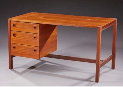 null André MONPOIX (1925-1976)

Teak veneer desk with a rectangular top resting on...