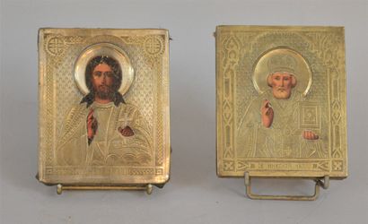 Deux icônes dont un Christ en majesté, reproduction...