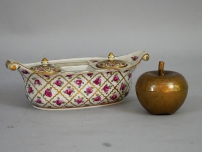 null Porcelain inkwell with squared decoration of roses and gold highlights. Work...
