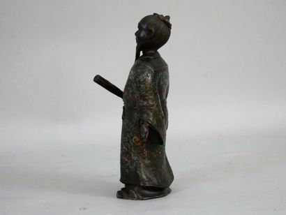 null Serviteur chinois en bronze à émail cloisonné. Chine, fin XIXème siècle. Haut...
