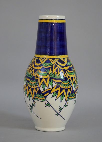 null BOCH KERAMIS Vase ovoïde à col resséré à décort émaillé vert, jaune et bleu....