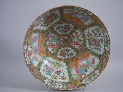 null CHINA, circa 1900, Canton.

Punch bowl decorated with court scenes.

Guangcai...