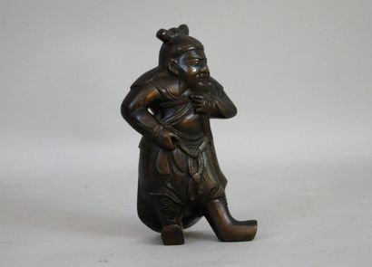 null Soldat en bronze à patine brune. (manque le sabre). Chine début XXème siècle....