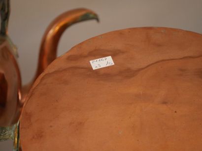 null A copper set consisting of a "3 litre" jug with a drop handle, H: 32cm; a jug...