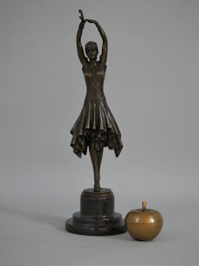 null Demetre CHIPARUS (1886 – 1947)

Etoile de mer

Bronze à patine médaille reposant...