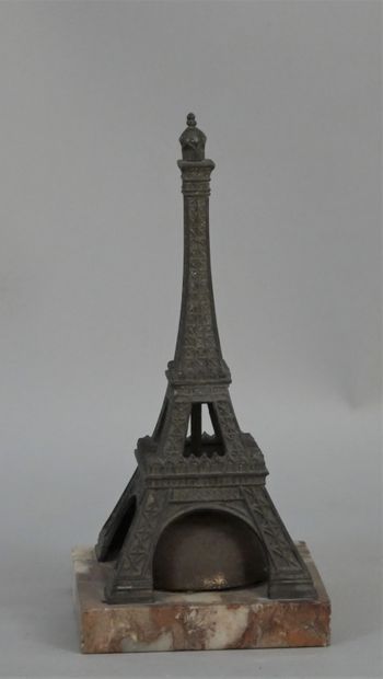 null Table bell with the effigy of the Eiffel Tower