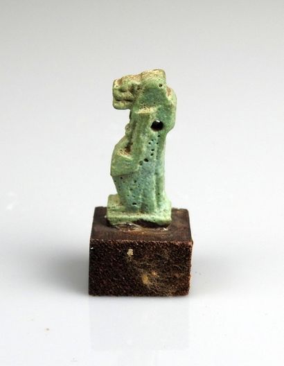 null Amulet representing Thueris the hippopotamus goddess

Blue frit 2,2 cm

Ancient...