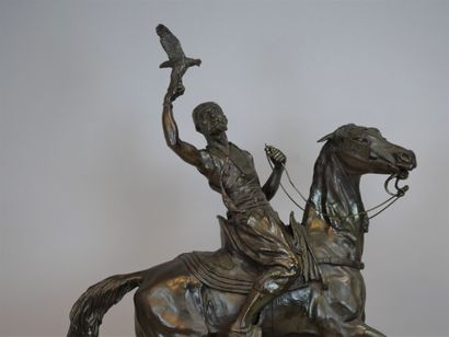 null Pierre-Jules MENE (1810-1879). The falconer. Sculpture in bronze with brown...