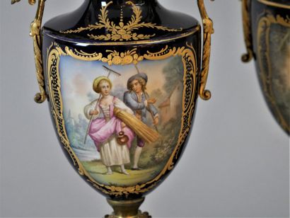 null PARIS, CHEMINEE GUARD in the taste of Sèvres, circa 1900

PAIR OF COVERED VASES,...