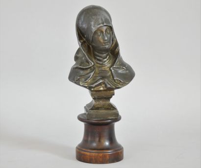 null Bust in regula with brown patina and gilded top representing a medieval woman...