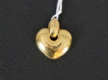 null Yellow gold pendant in the shape of a heart. Weight: 2,3g