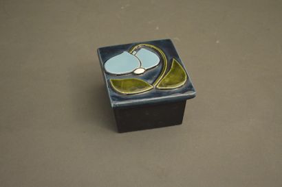 null Mithé ESPELT (1923 – 2020)



Petite boîte en céramique à corps quadrangulaire...
