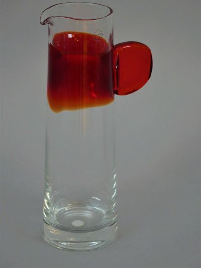 null SALVIATI. Carafe in Murano glass belted red. Signed. Height: 25 cm.