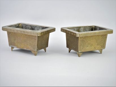 null China, 20th century. Pair of chased bronze planters decorated with bamboo and...
