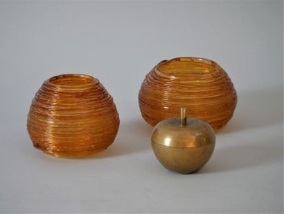 null Ted MUEHLING for SALVIATI, Nidi model. Set of two Murano glass amber vases....