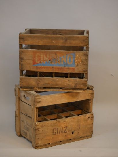 null Ensemble de deux caisses bois anciennes "Cinzano". 38 x 46 x 33 cm. En l'ét...