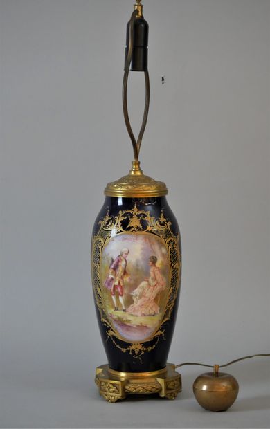 null PARIS, VASE mounted as a lamp, "Scène galante", early 20th century

On an oven...