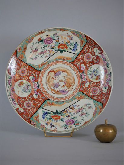 null JAPAN, circa 1900, Kutani. Circular dish with central decoration of dragon in...