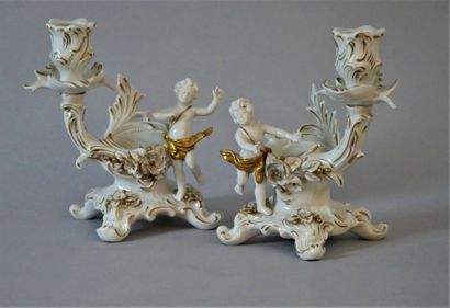 null GERMANY, PAIR OF PUTTI CANDLES, end of 19th century

White cookie porcelain...