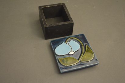 null Mithé ESPELT (1923 – 2020)



Petite boîte en céramique à corps quadrangulaire...