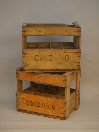 null Set of two antique wooden cases "Cinzano". 38 x 46 x 33 cm. In the state