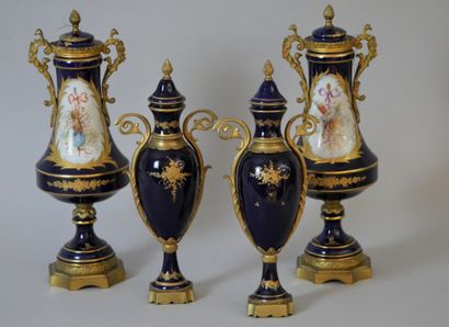null SAMSON, CHIMNEY SET in the taste of Sèvres, circa 1900

It includes TWO PAIRS...