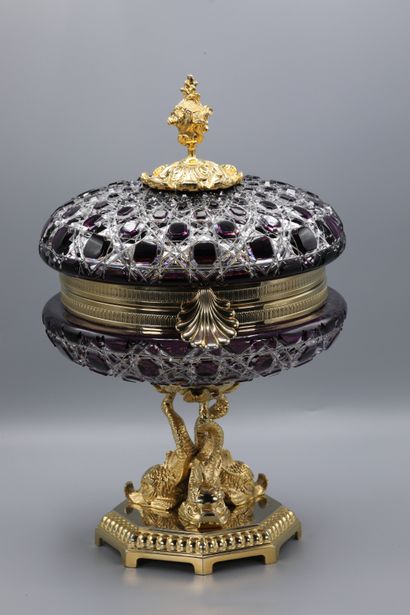 null Martin BENITO, CAVIAR CELLAR

Cut crystal and ruby lined

Signature engraved...